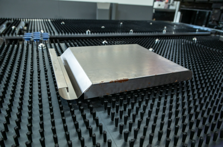 Choosing the Right Bending Machine for High-Efficiency Metal Fabrication Featured Image