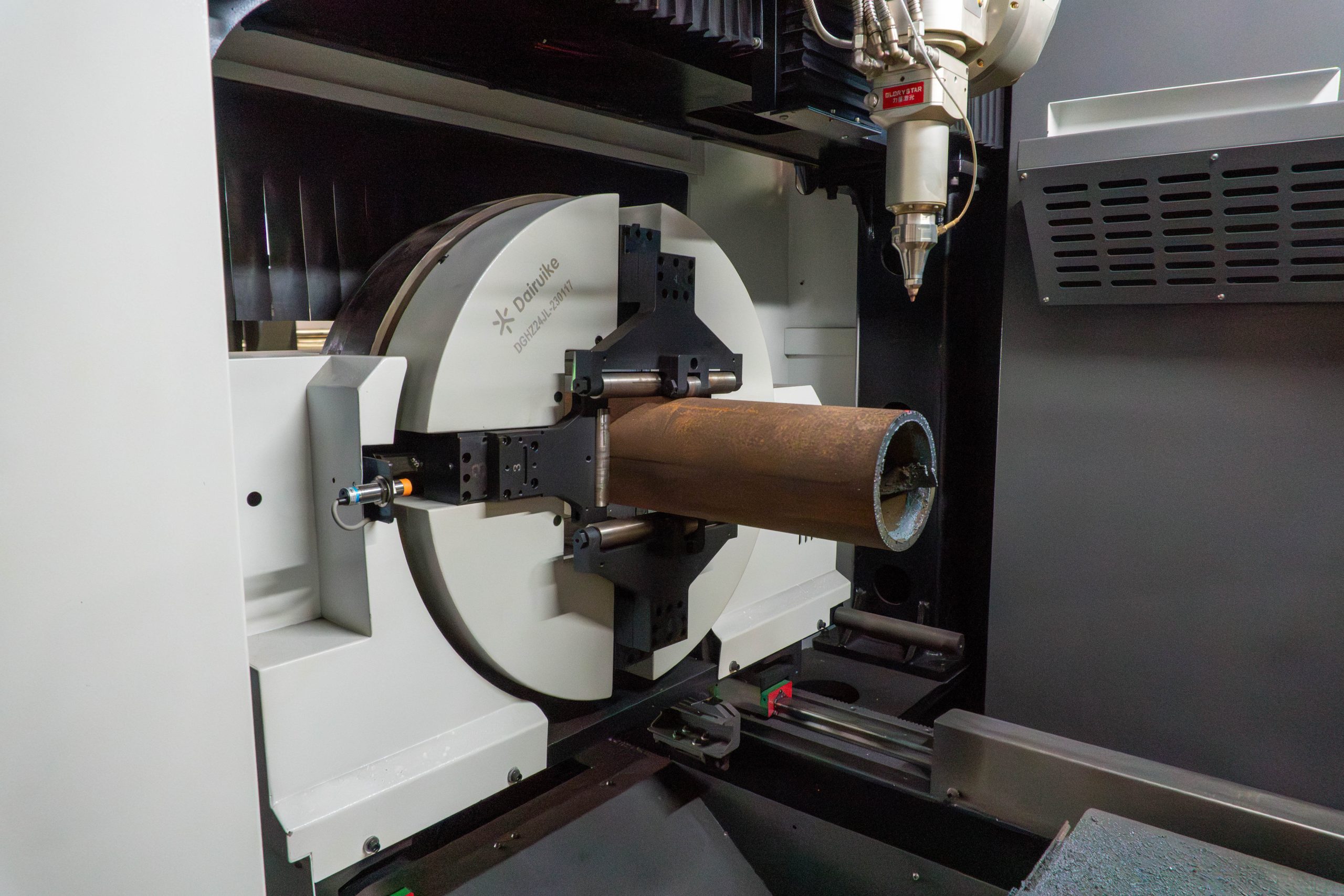 Level Operated Cutter Entry-Level vs Industrial Laser Cutter: Choosing the Right Machine